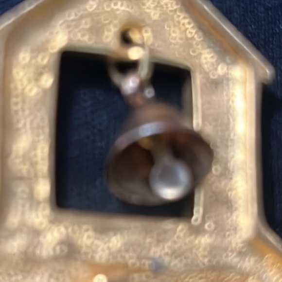 Vintage JJ Jonette Brooch Pin Schoolhouse With Bell Gold Tone 2" Fashion Jewelry - Picture 6 of 7